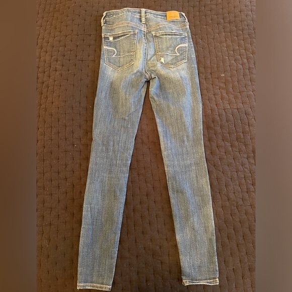 American Eagle high rise jeans - Picture 2 of 4
